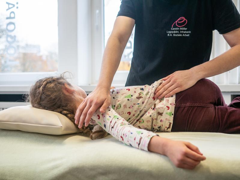 Osteopathische Behandlung bei einem Kind